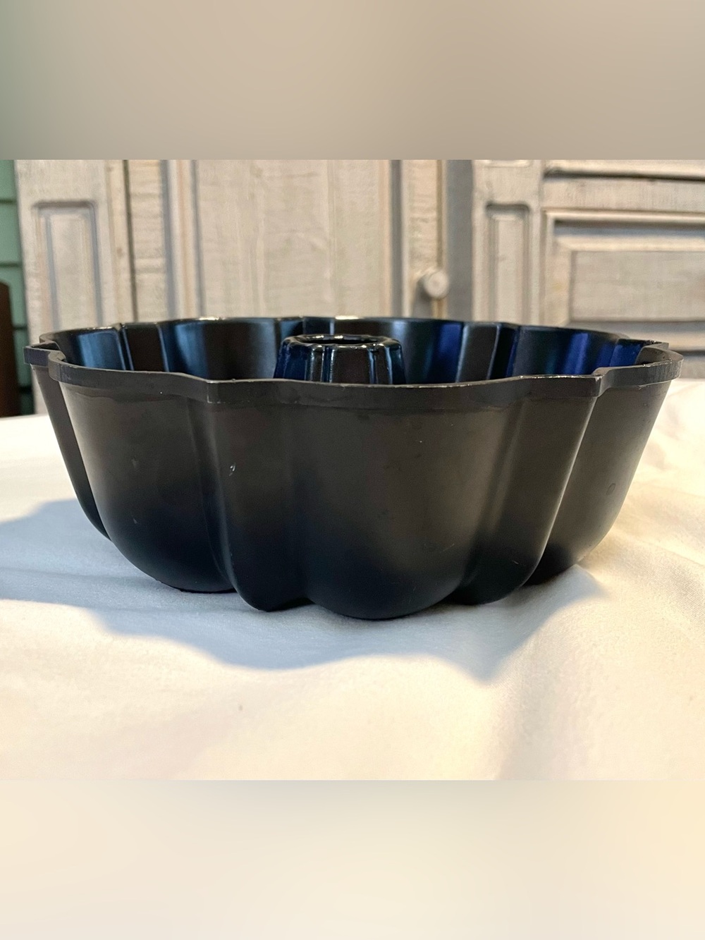 *Vintage* NORDIC WARE 6~Cup Bundt Pan - Heavy Cast Aluminum - Black -Made In USA